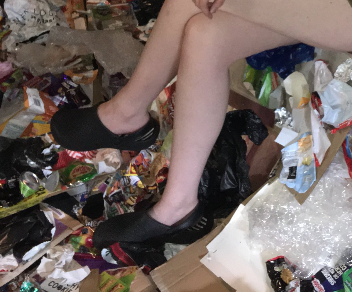 Tech is officially on! What’s going on here? Find out tonight <a href="/SalfordArts/">Salford Arts Theatre</a> in What Remains, a brand new piece of writing from <a href="/bethhayward_/">Beth A. Hayward</a> get your tickets online or pay on the door!