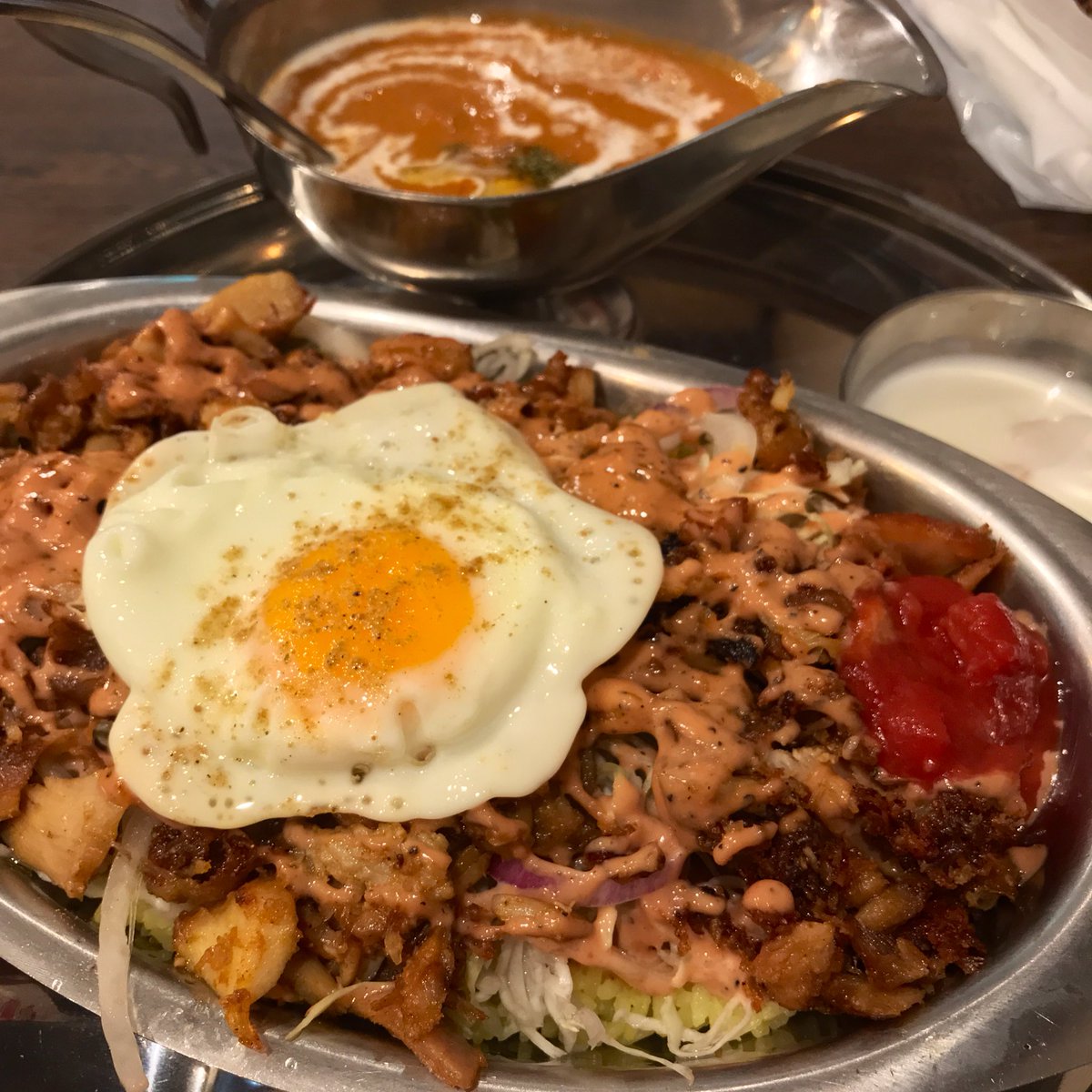 Sugwi On Twitter 隙を見つけて大阪駅前ビル探訪 インド定食 ターリー屋のチキンケバブキーマライス定食 ライス ここはもっと努力を の上にカリッカリに焼かれたチキンケバブ それに5種のカレーから選べるメニュー オレはバターチキン 俗っぽいけど オレ