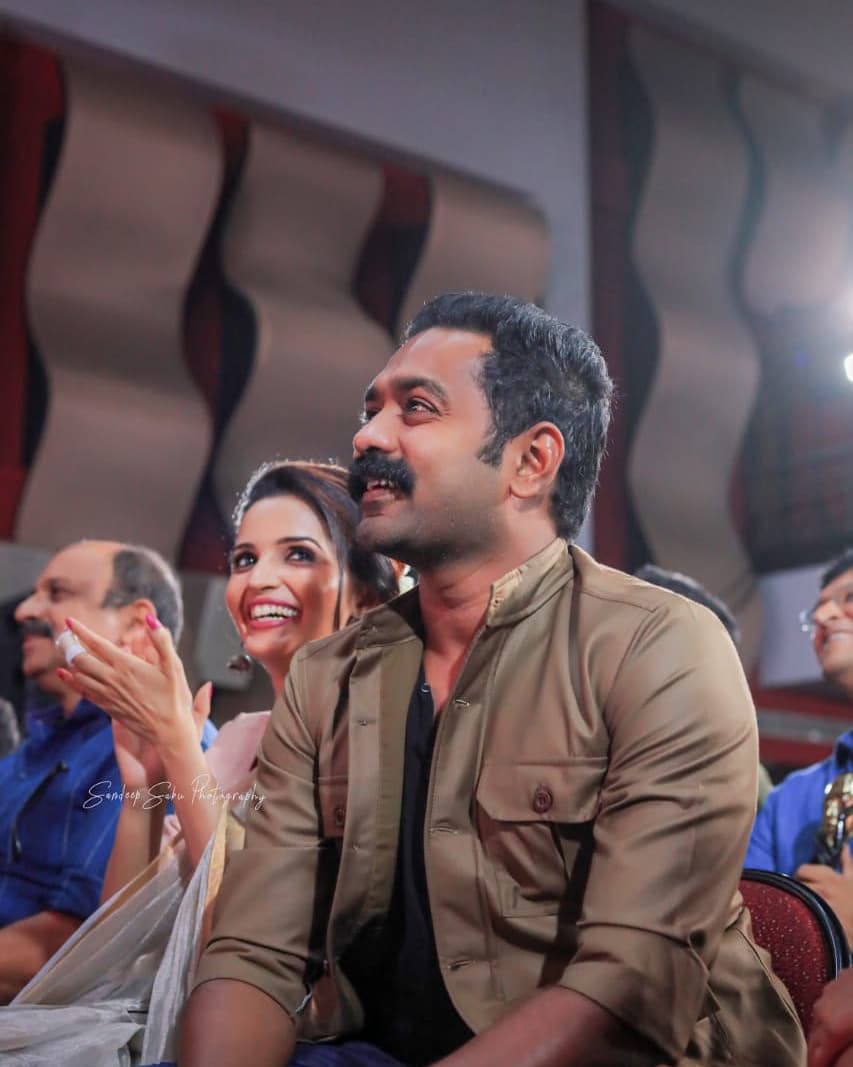 trolldcompany's tweet photo. #Uyare 100 days celebration😍

#asifali #parvathy https://t.co/s8ub7MRgQ6