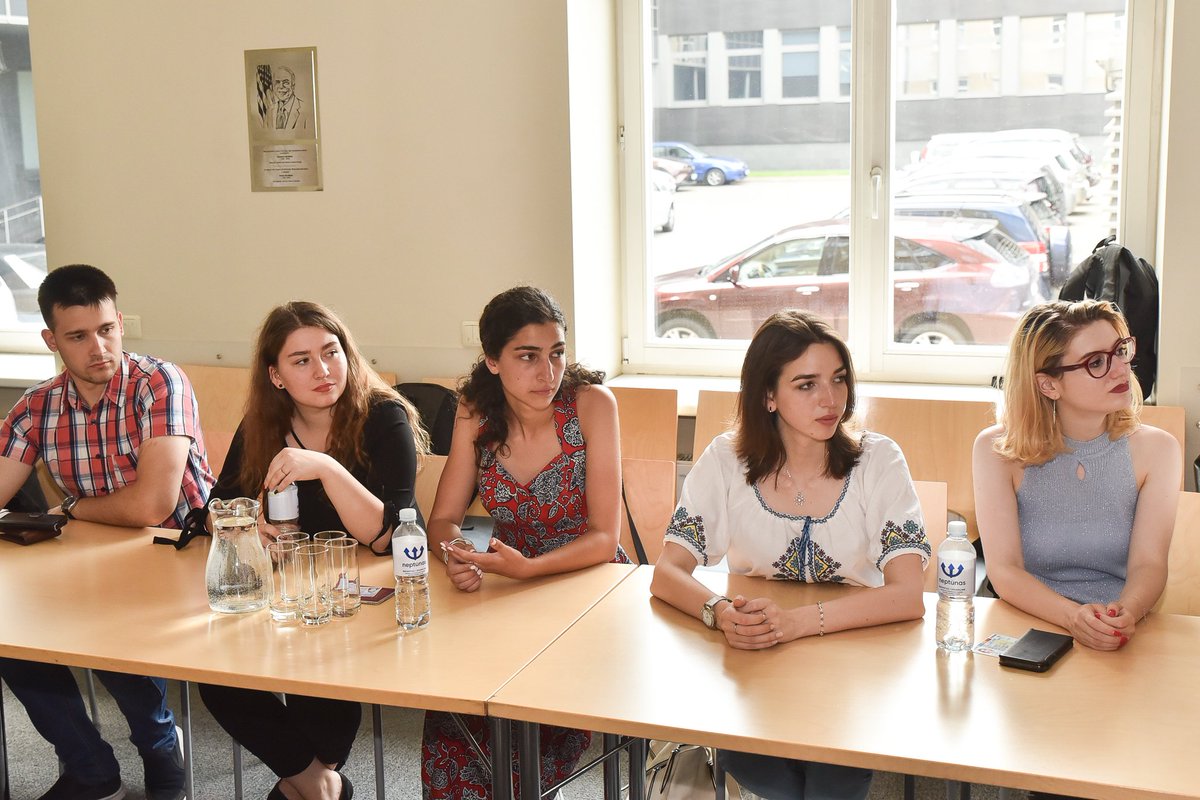 MFA and Vice-minister <a href="/skusev/">Darius Skusevičius 🇱🇹</a> hosted representatives of the National Council of Youth Organizations of🇦🇲🇬🇪🇲🇩🇷🇴🇸🇮 to discuss youth involvement in decision-making processes, international youth cooperation and contribution of #Lithuania 🇱🇹 to #EaP policy in the field of youth.