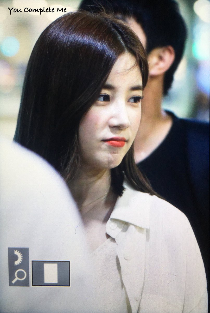 YouCompleteMeCR's tweet photo. 190729 인천공항 입국 프리뷰 

수고했어요👋

#에이핑크 #초롱 #박초롱 #apink  #chorong @Apinkpcr https://t.co/zeo3TXnx6S