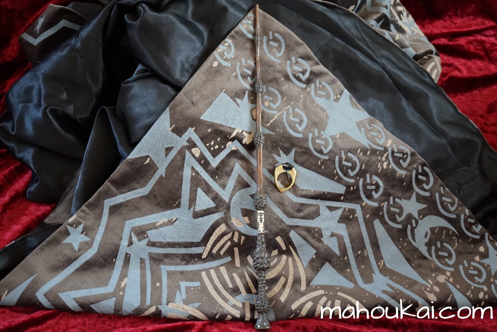 パンケーキマン ダンブルドア Ar Twitter これが死の秘宝じゃぞ T Co 2p6decebcv ニワトコの杖 蘇りの石 透明マント Elderwand Resurrectionstone Cloakofinvisibility Harrypotter ハリーポッター T Co Trlphv6bcr