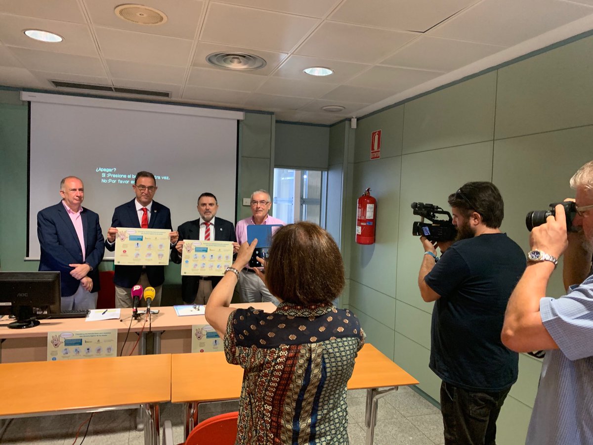 Salud y los Colegios de Médicos, Farmacéuticos y Odontólogos recalcan la importancia de la correcta #higiene de manos en la protección de la salud .Esta mañana han presentado en rueda de prensa la campaña ‘La Higiene en Tus Manos’ <a href="/Commalaga/">Médicos de Málaga | #medicosmalaga</a> <a href="/saludand/">Consejería de Sanidad, Presidencia y Emergencias</a> @COFMalaga