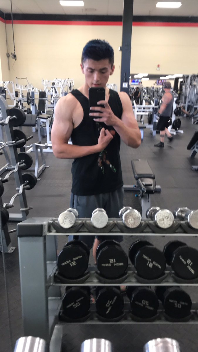 This shirt instantly made me feel and look bigger just by putting it on. Shoutout to <a href="/SH00T_/">SHOOT 🚀</a> !!!!!!