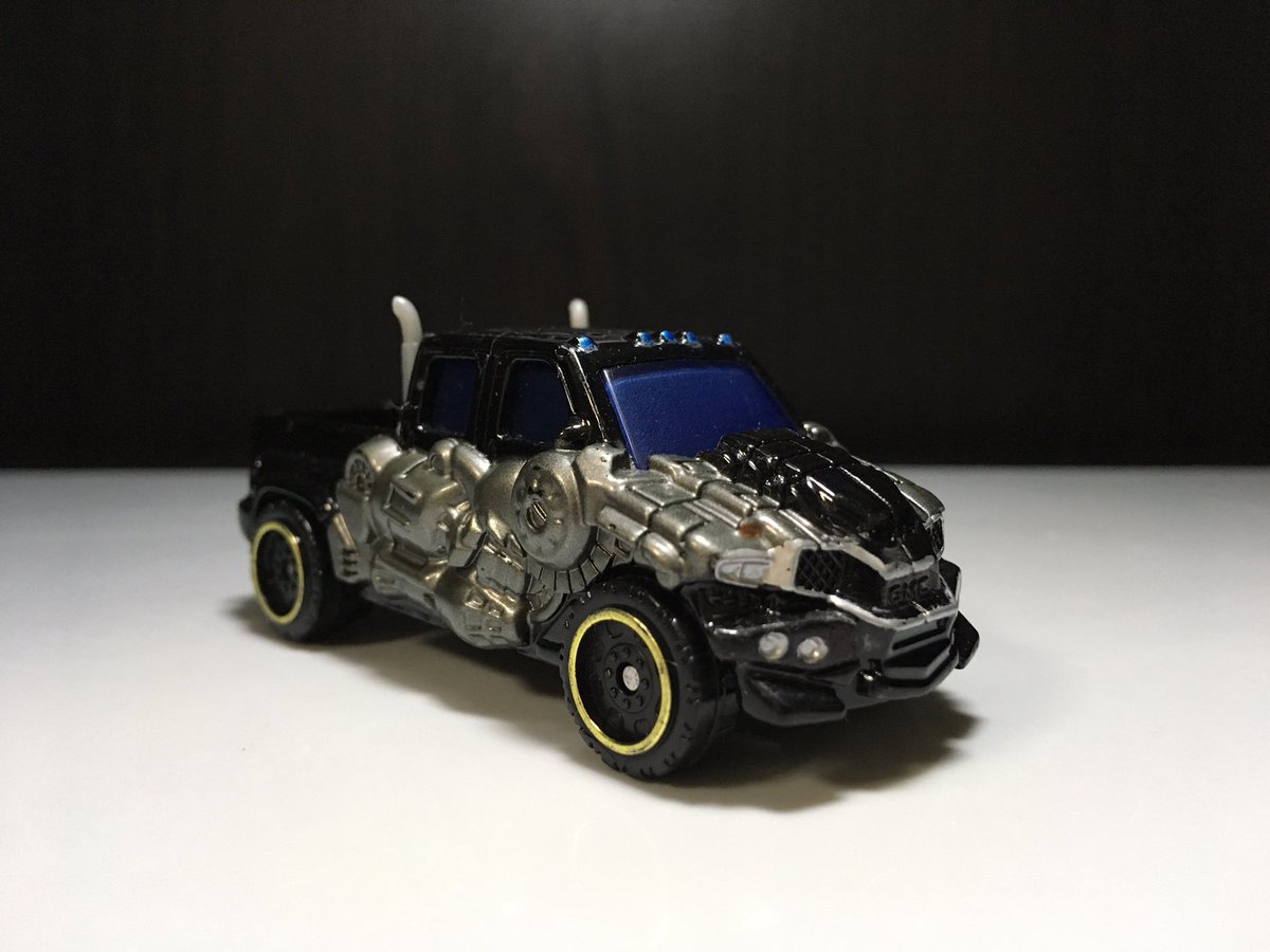 MartyDocBrown's tweet photo. #Ironhide
#GMC #Topkick C4500 #Hasbro
#Transformers
#RevengeoftheFallen
#DarkoftheMoon
戦闘のプロフェッショナルの #アイアンハイド 。業者向けの大型ピックアップがベース。
これはビークルモードからロボットモードにトランスフォームする途中の形態というおもしろい1台。 https://t.co/xqeY8SNPyf