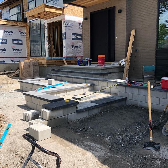 lllprojects's tweet image. Progress on this front entrance. Lots more to come on this full property build. @neotericdevelopments #ottawa #landscaping #raffinato #capping #raised #gardens #front #entrance ift.tt/2YuzeCf