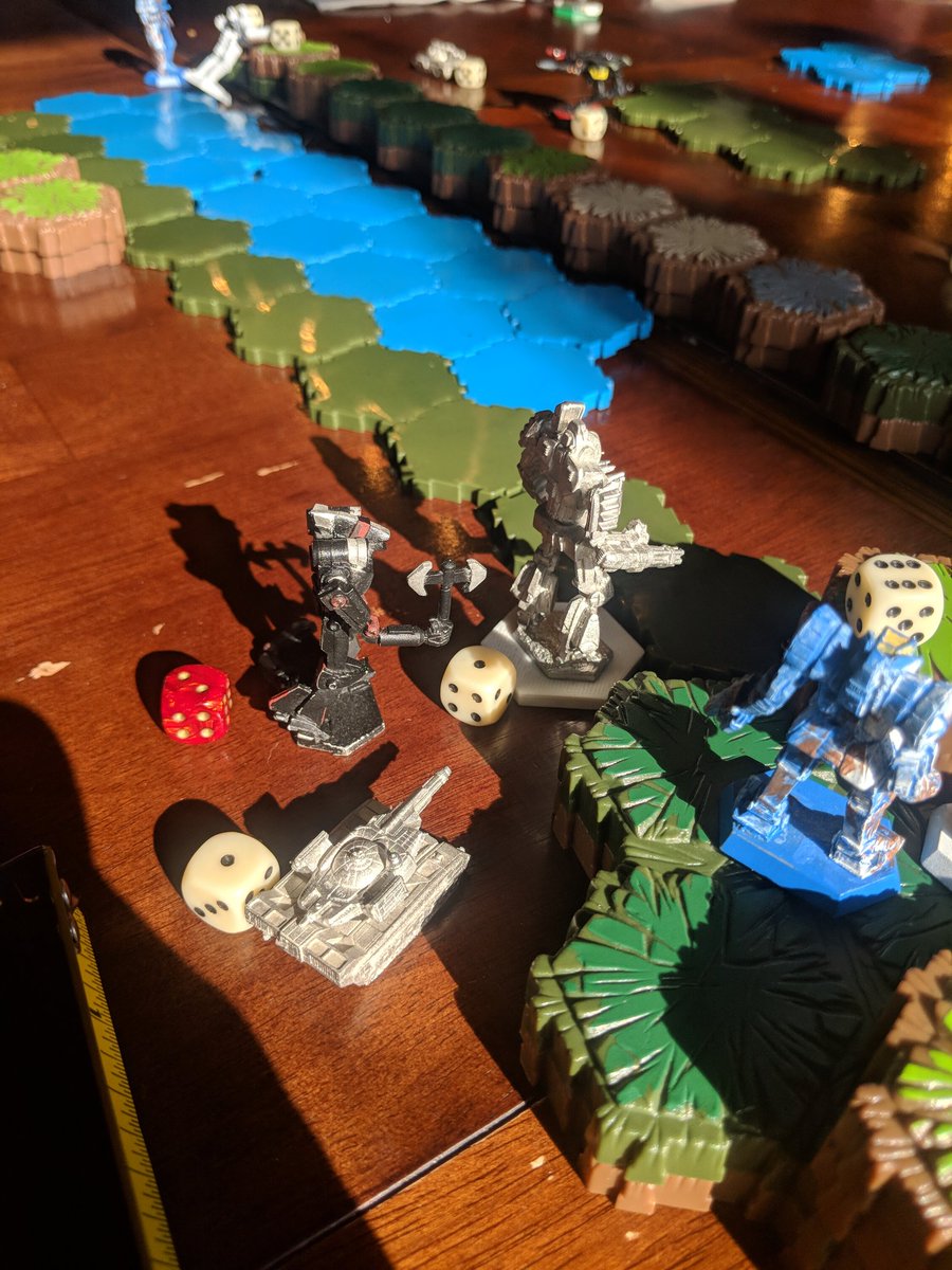 BiggRigg42's tweet photo. We ran Alpha Strike. Some of us had never played it, and others hadn't played it in several months. Yet, we played it smoothly; everyone learned it quickly. It was a lot of fun. 

#alphastrike #BATTLETECH #catalystgamelab #wargaming #tabletopgaming https://t.co/SDYr1nlPsP