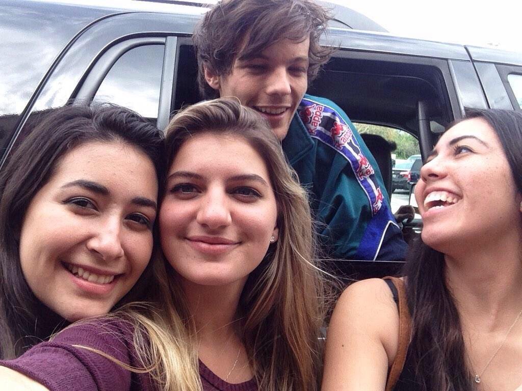 louis stopped his car to take pictures with fans