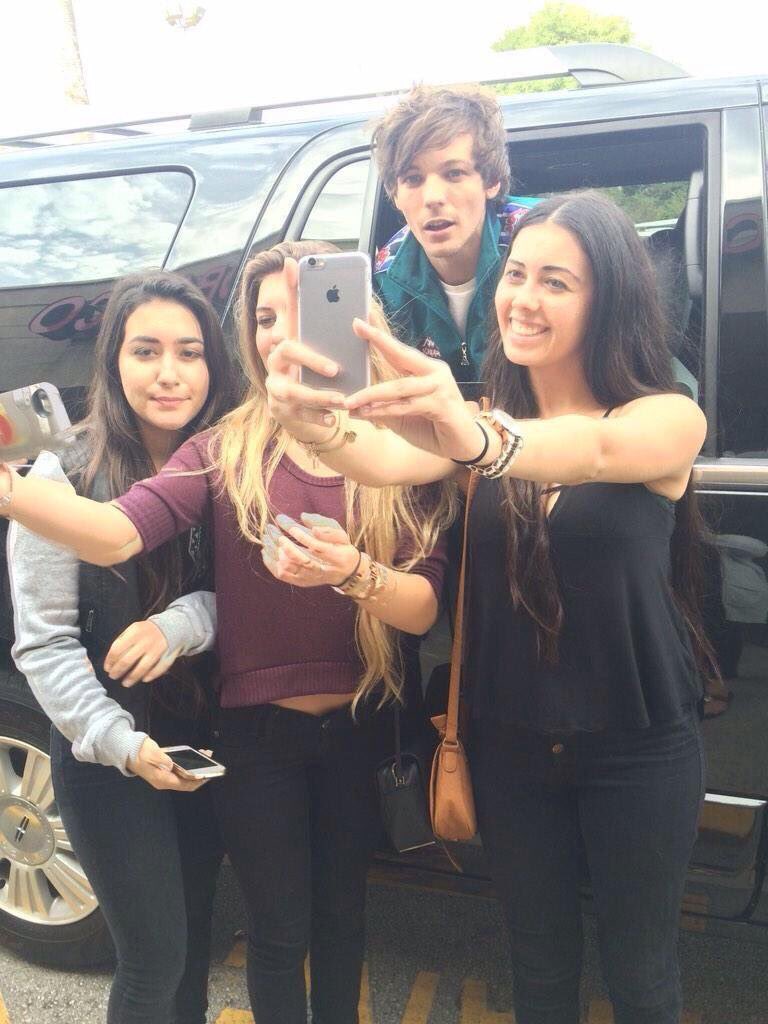 louis stopped his car to take pictures with fans