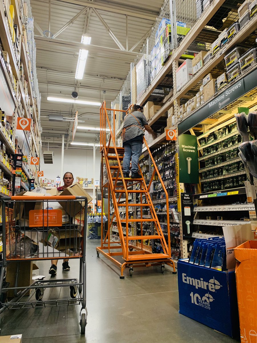 LeahVienhage's tweet image. In action! DSs are packing it down like no ones business! Keep it coming team. #ShelfAvailability #D198DropItLikeItsHot #MakingCardboardBails @THDdiego @MikeCaplinger1 @torHash @JasonBallDM198 @WerneckeNickie @Bradonis_G @Team89661