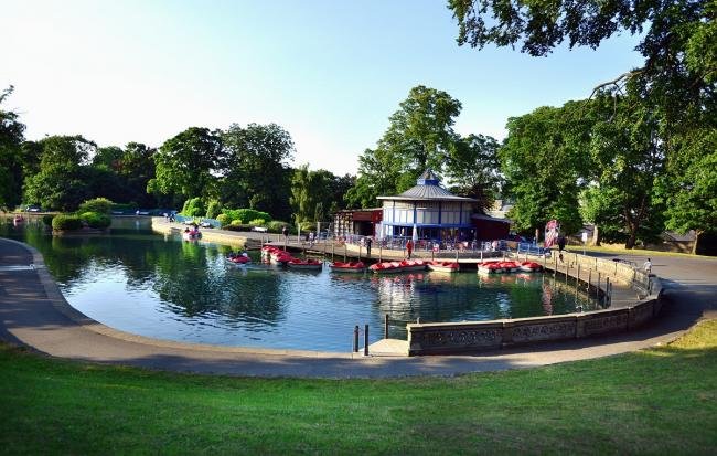 #Bradford's parks are a stunning part of daily life in the district. From riverside Roberts Park to award-winning Lister, or wild and wooded Northcliffe. 
Choose from 36 parks, whether you want dog-walking, park runs or weekend wanders: bradforddistrictparks.org/sites/parks.php
#bradford2025