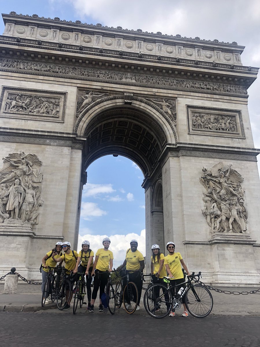 Soso_Bouderbane's tweet photo. Très belle après-midi #ChampsPourElles hier, randonnée cycliste au féminin sur les Champs Elysées avant l’arrivée de la dernière étape @LeTour 🚴🏻‍♀️ Merci @FDJsport pour l’invitation et l’organisation!😁#TeamChallengeFDJ #SportPourElles #Partage https://t.co/CdA6Zvauqz
