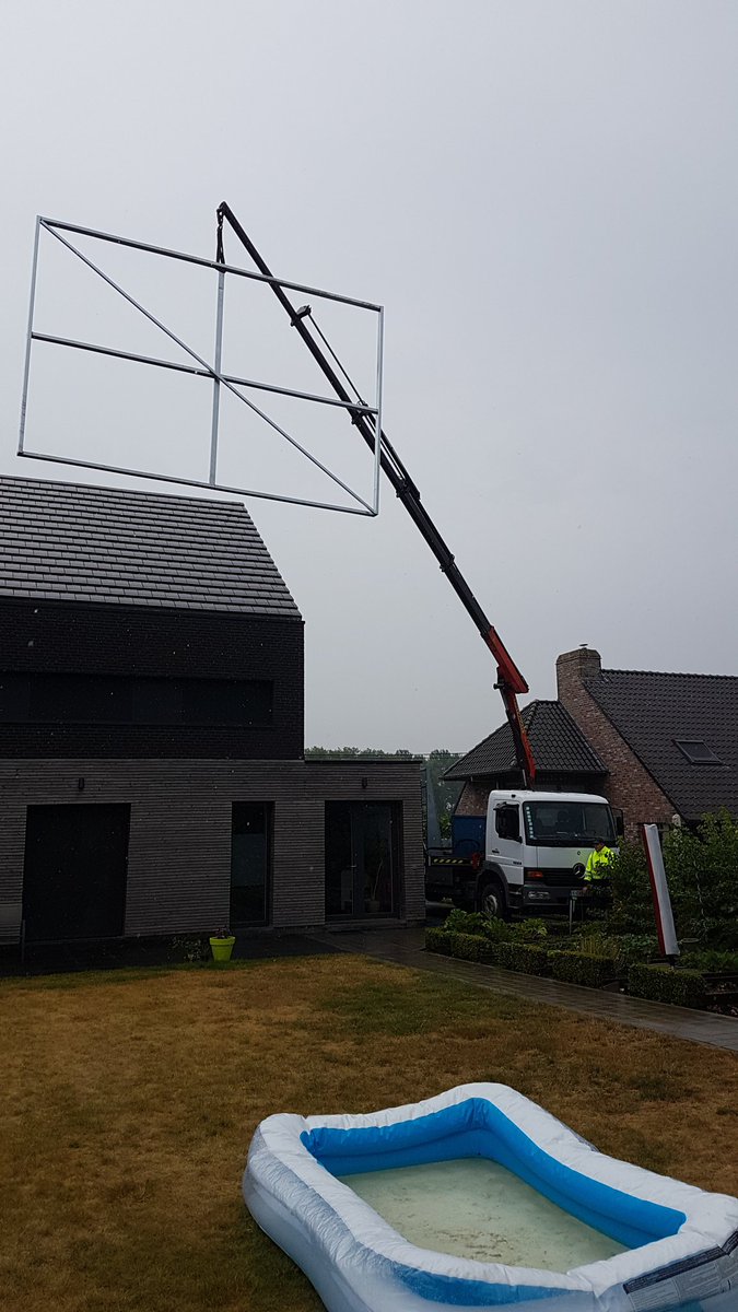 AstroStijn's tweet photo. Building an #observatory #rolloffroof https://t.co/8tOxqRilBH