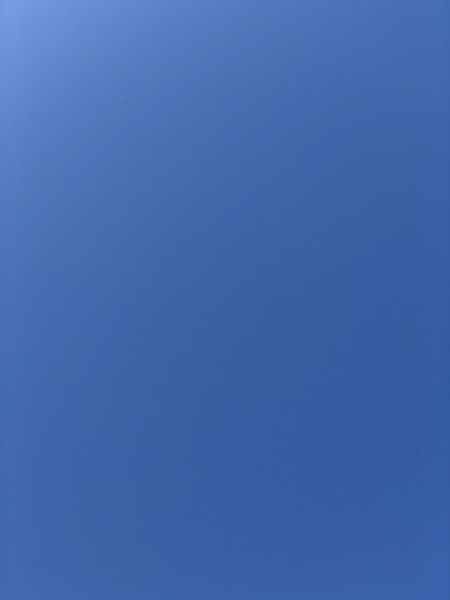 QueenMalarcher's tweet photo. These are some #OddShots! There is☝🏽 accumulation of clouds, huddled together! That male sun sits all alone, yet is at total peace and rest! That’s what I want for each of you;
@1CaressiveSoul @author_of_pain @vanwelchgreen @MR_JOE_FIXIT @matchball7 #AustinNoel18
And, #YouToo! https://t.co/k8eS3fHto9