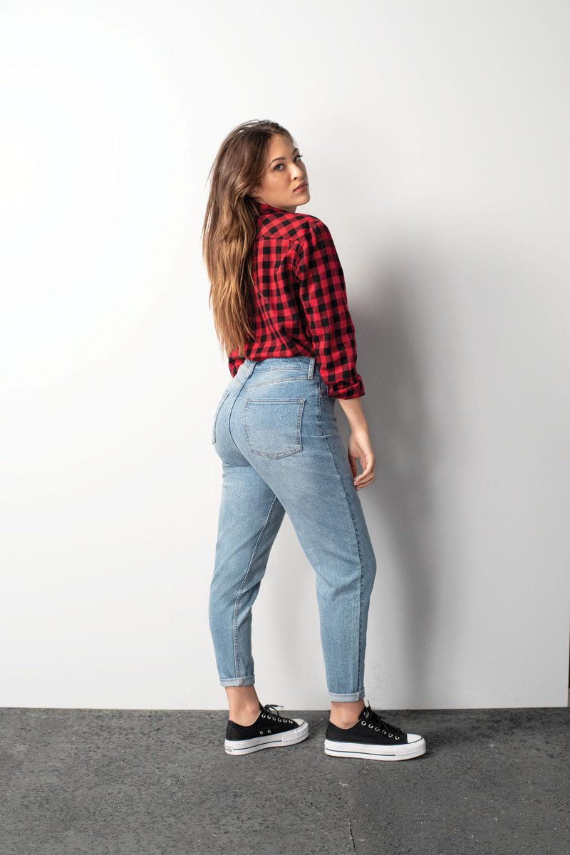 Hot Topic on Twitter: "Mondays are for mom jeans. 💁Shop online and buy one  pair of denim &amp; get another for $10. For a limited time only:  https://t.co/IMivrlEMSN https://t.co/zz89N14tff" / Twitter
