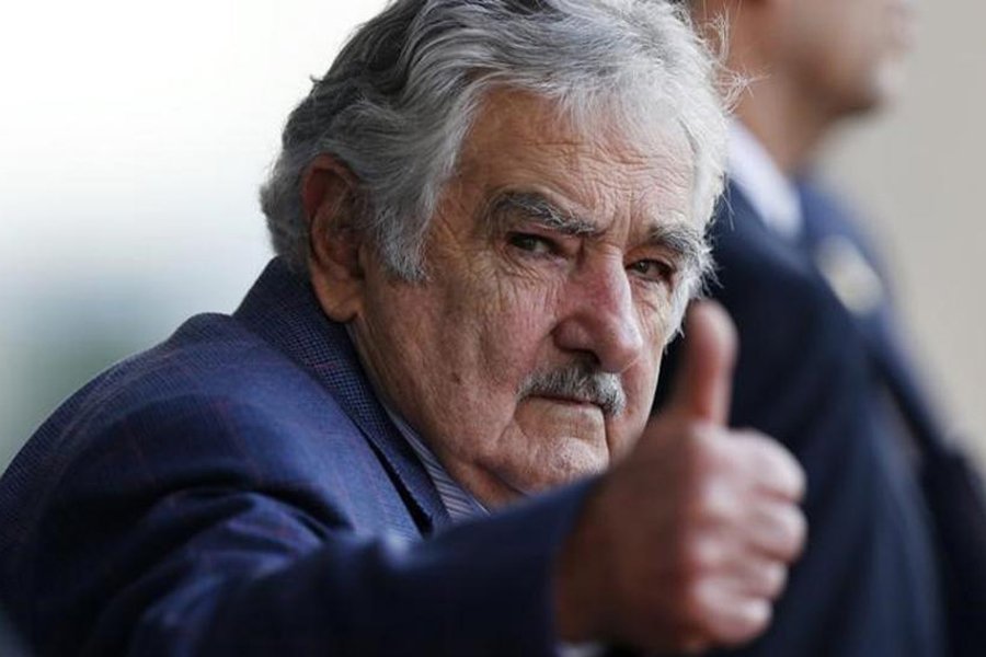 Mision_Verdad's tweet photo. Pepe Mujica:

2016: cuando Maduro criticó la actitud de Almagro, dijo que "el problema no es Almagro, es Venezuela".

2018: funcionarios del @StateDept lo llamaron para que exigiera "elecciones libres" al chavismo.

2019: dijo que a Maduro "le importa un carajo" la democracia. https://t.co/mmRXZObe3I