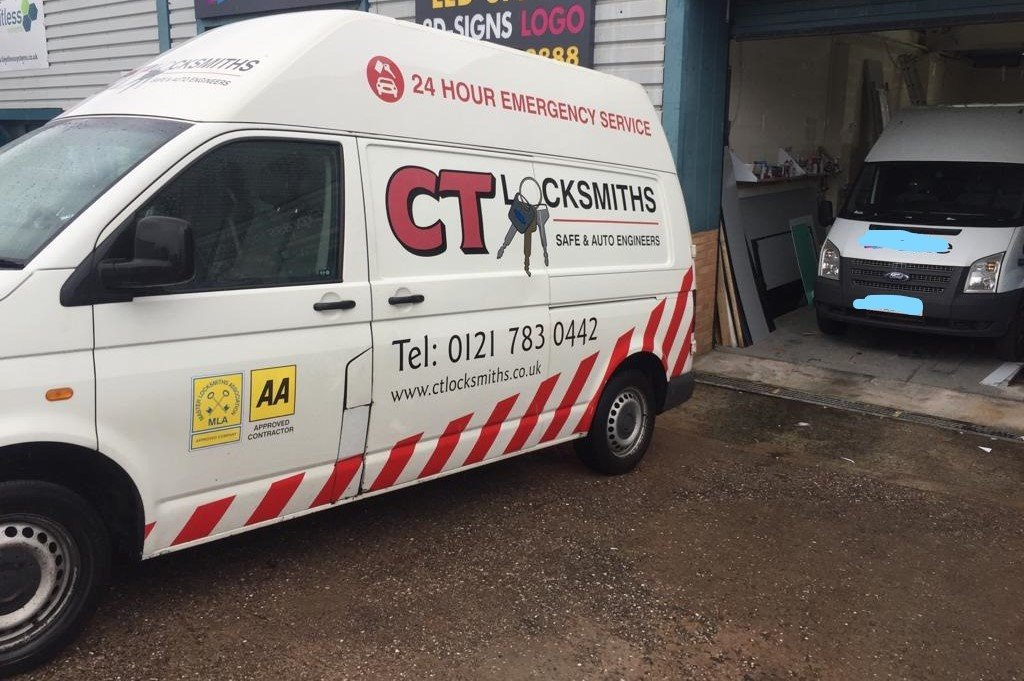 C & T Locksmiths Ltd tweet media