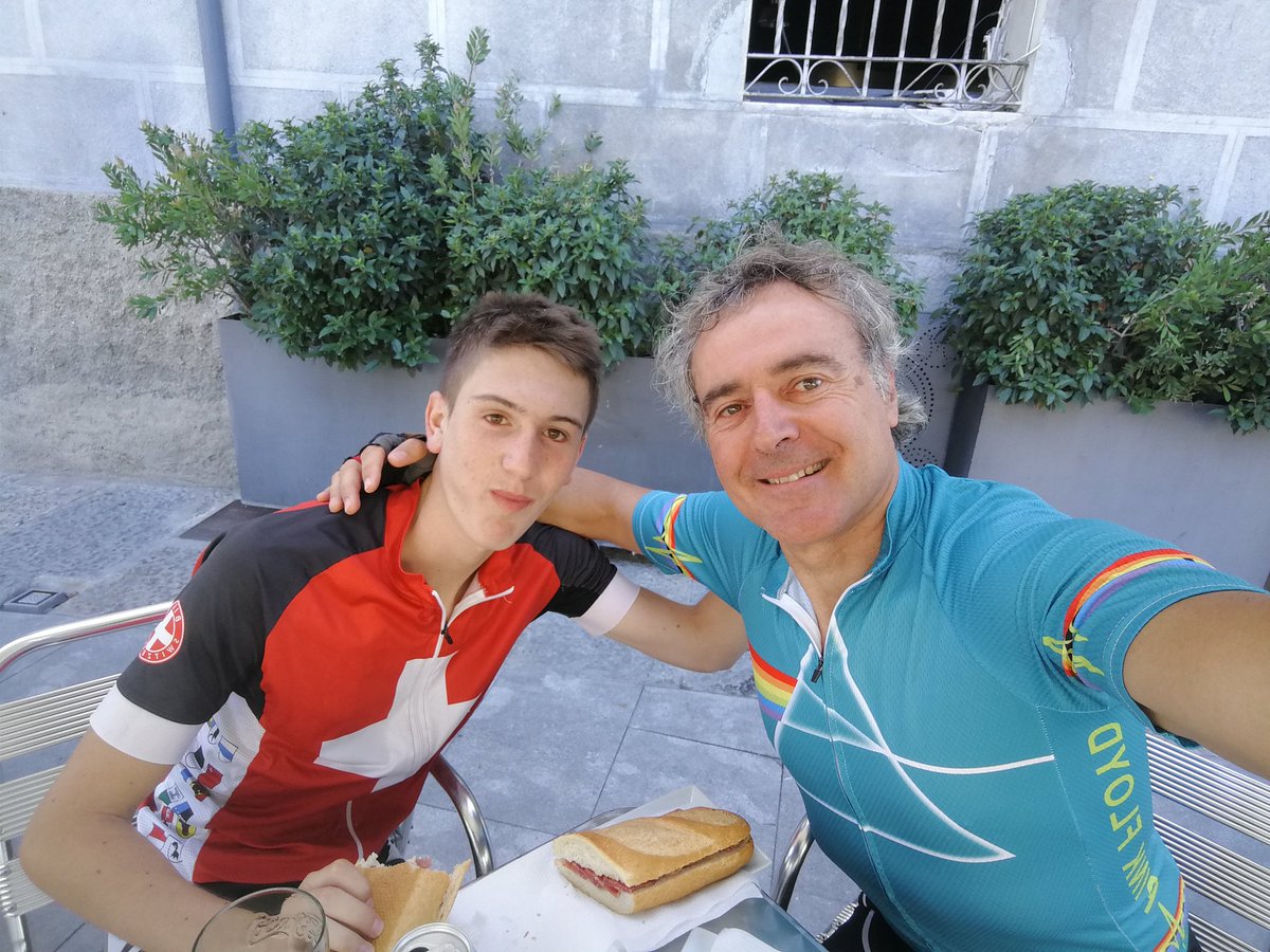 Esmorzar a Hostalric tot pedalant cap a vora mar.. Un clàssic avui amb en <a href="/gericrivi/">Gerard</a>! #Bici #Cyclism #PinkFloydStyle <a href="/pinkfloyd/">Pink Floyd</a> #Bike