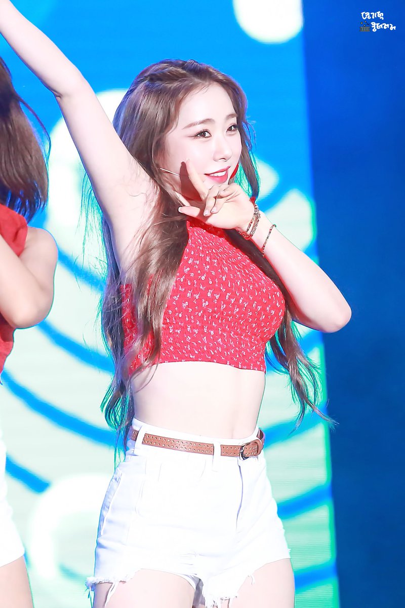 190722 울산 썸머 페스티벌

막지마,, 지금 나.. 완조니 느낌 와짜나.. 연정에게 푹 빠져버려짜나..💘
#우주소녀 #연정 #WJSN #YEONJUNG <a href="/WJSN_Cosmic/">우주소녀</a>