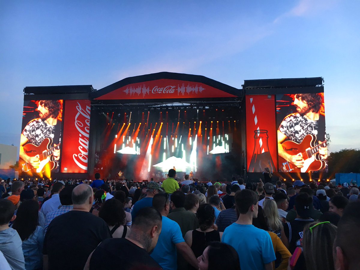 soundrobinapp's tweet photo. What’s your favorite artists to see live? Add them to your #soundrobin soundtrack to being back the mems✨ #concert #music #app https://t.co/92XMvAMjH2