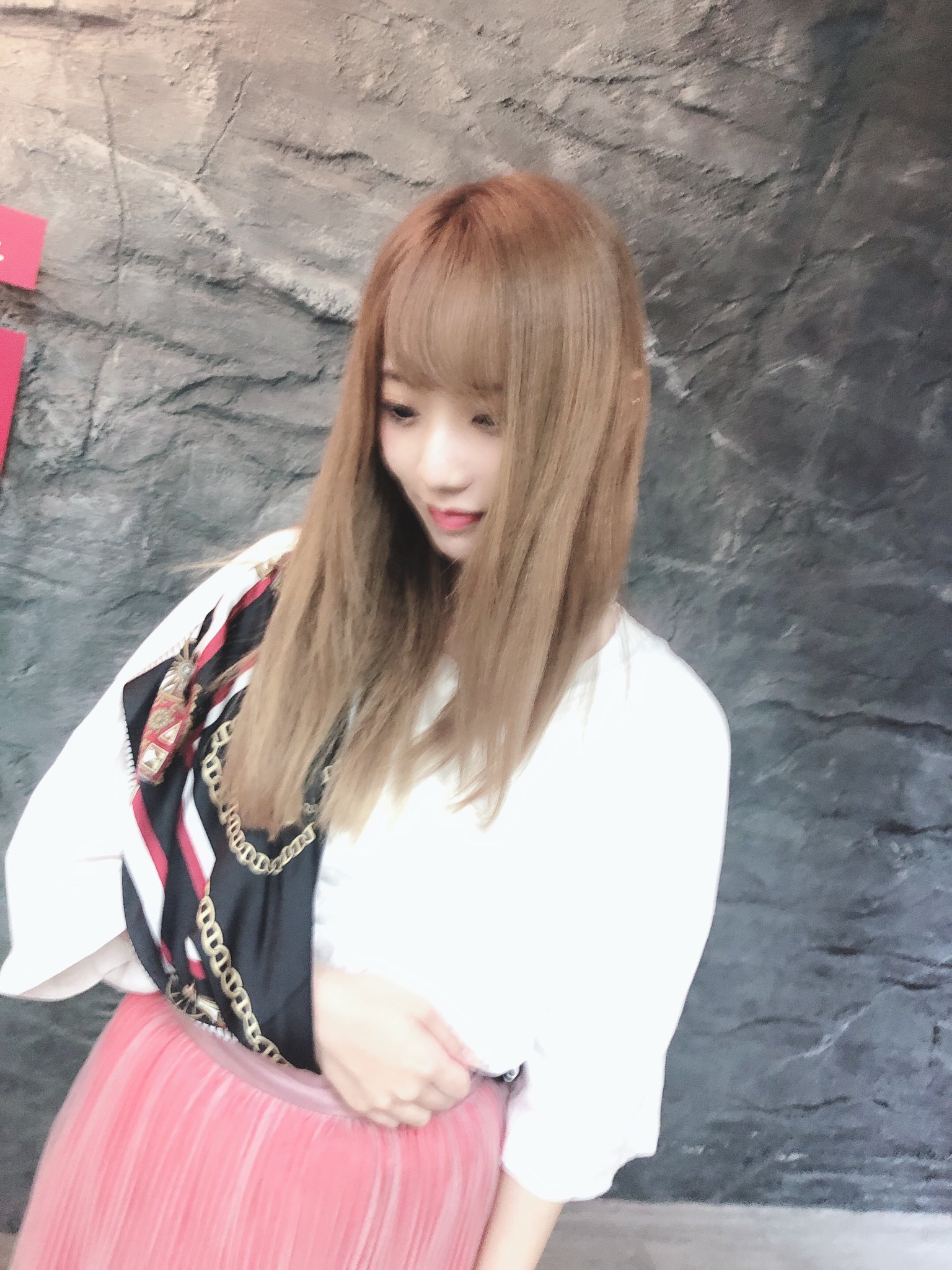 ちょろ オシャレな人が着る服は一般人から見たら理解が追い付かない件について 堀内さん それ骨折した時の布だよね オシャレすぎるけど 骨折だよね いやかおりちゃん可愛いけど 三角巾だよね T Co 8xshnmzaj3 Twitter