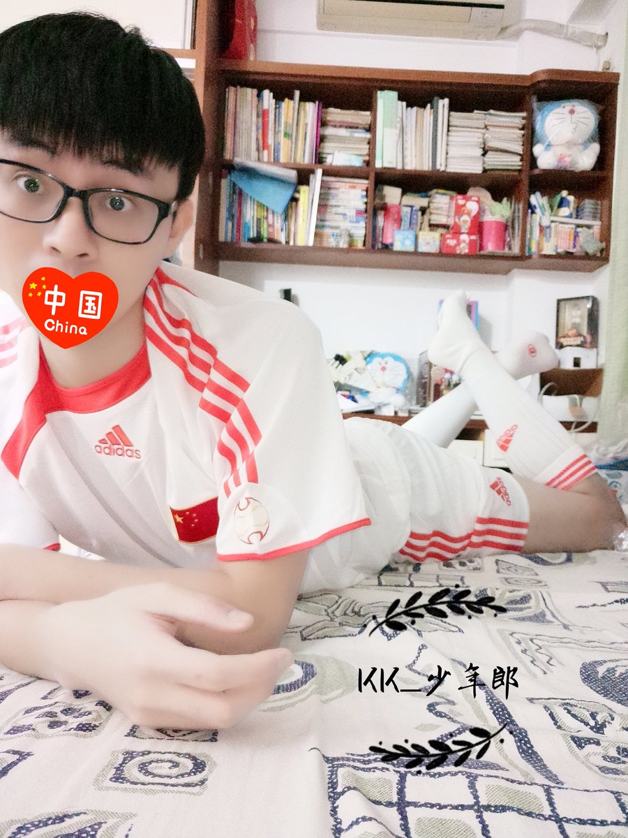 kk__youngboy's tweet photo. 🇨🇳中国队的足球少年，想抱走，抱回家吗？☺☺ https://t.co/782FGW2ORN