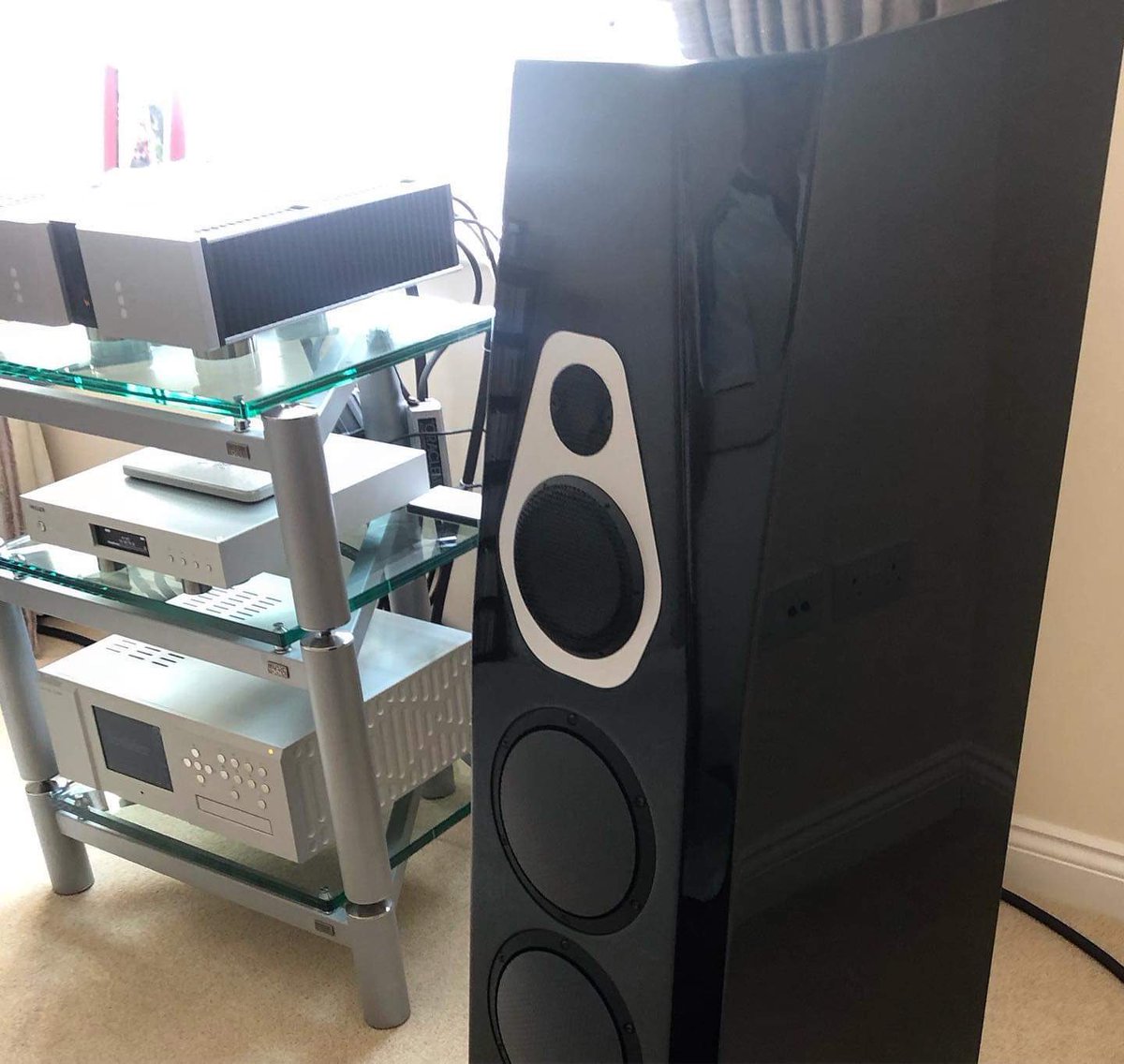 Congratulations to this customer in joining some of the very first owners of these incredible speakers in the U.K. We travelled down to the south coast last week on a very hot day with <a href="/lotus_340r/">Lotus Hifi</a> to install the formidable Vimberg Mino’s for a home demo.