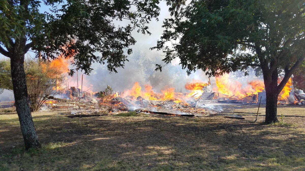 6NewsCTX's tweet photo. #BREAKING: 100-year-old church in Westphalia destroyed by fire. Details https://t.co/DmCjrSFs1y https://t.co/Ek6dSgtf4q