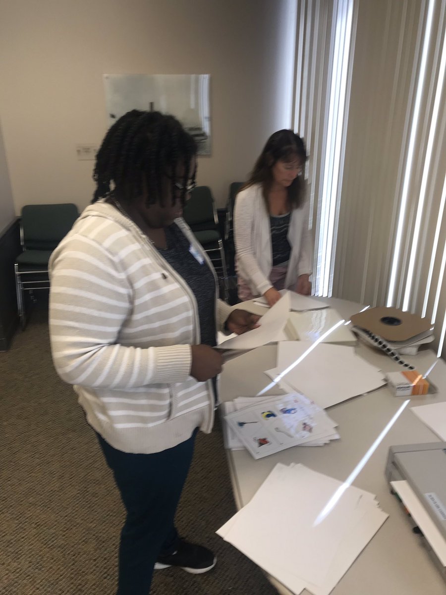 FDLRSCrown's tweet photo. @DuvalSchools teachers work hard to make manipulatives for phonological awareness for struggling or emergent  readers. Find our trainings at @FDLRSCrown https://t.co/PNp7LTdkcf