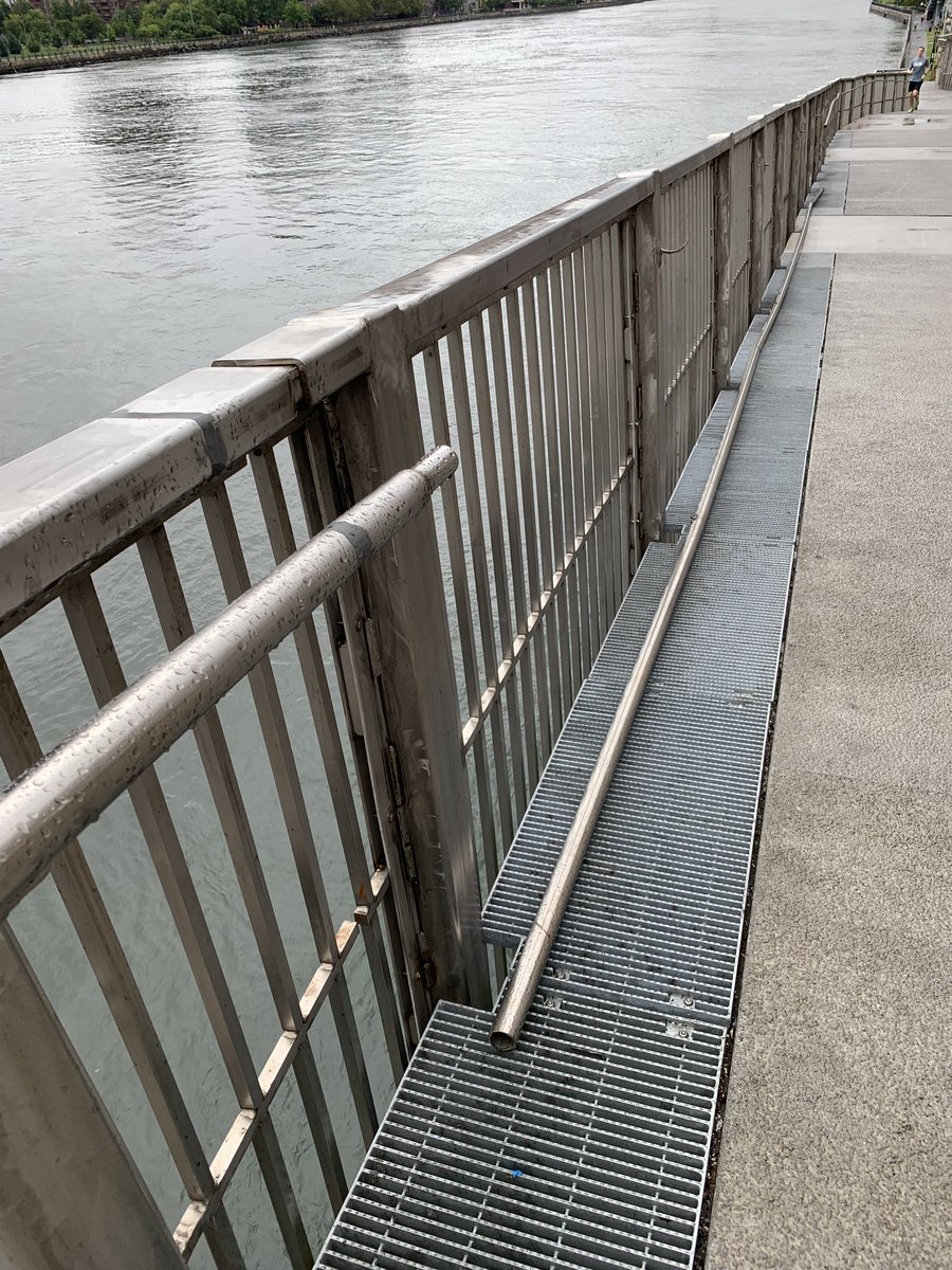 jhahahala's tweet photo. @NYCMayor please address dangerous conditions in your own backyard instead of focusing on a presidential bid. Railing on east river walk at 81st (right next to Gracie Mansion) has been broken for over a week with exposed jagged metal edges and there isn’t even caution tape up. https://t.co/gTT4tRjxtG