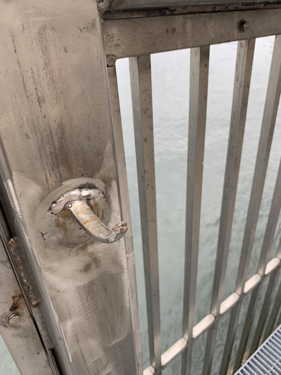 jhahahala's tweet photo. @NYCMayor please address dangerous conditions in your own backyard instead of focusing on a presidential bid. Railing on east river walk at 81st (right next to Gracie Mansion) has been broken for over a week with exposed jagged metal edges and there isn’t even caution tape up. https://t.co/gTT4tRjxtG