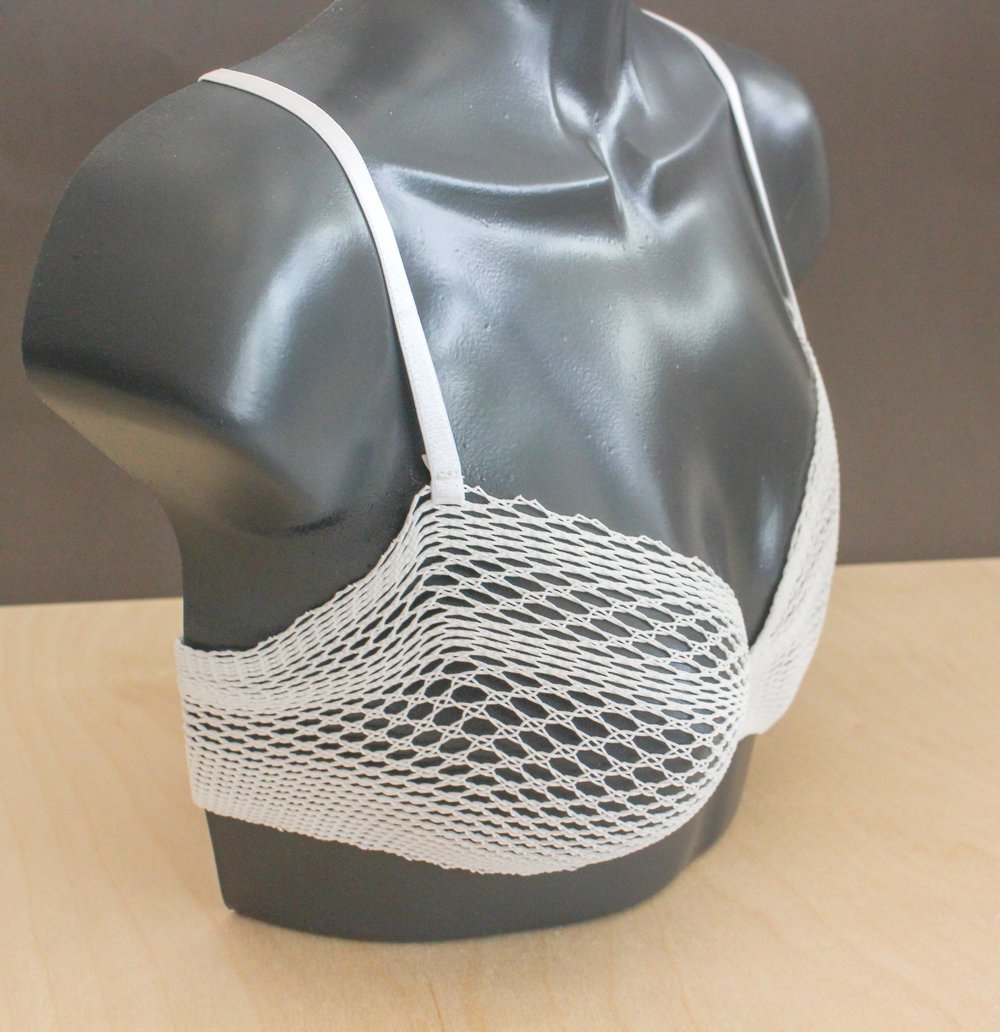 lunaticasrne's tweet photo. La diseñadora #LisaMarks empezó a investigar combinando técnicas artesanales de encaje y tecnología 3D. De su cabeza salió "Algorithmic Lace", un sujetador pensado para ayudar a las mujeres mastectomizadas. Te lo contamos hoy en @x3razonesRNE con @MamenAsencio en @rne. https://t.co/3JwegCiP78