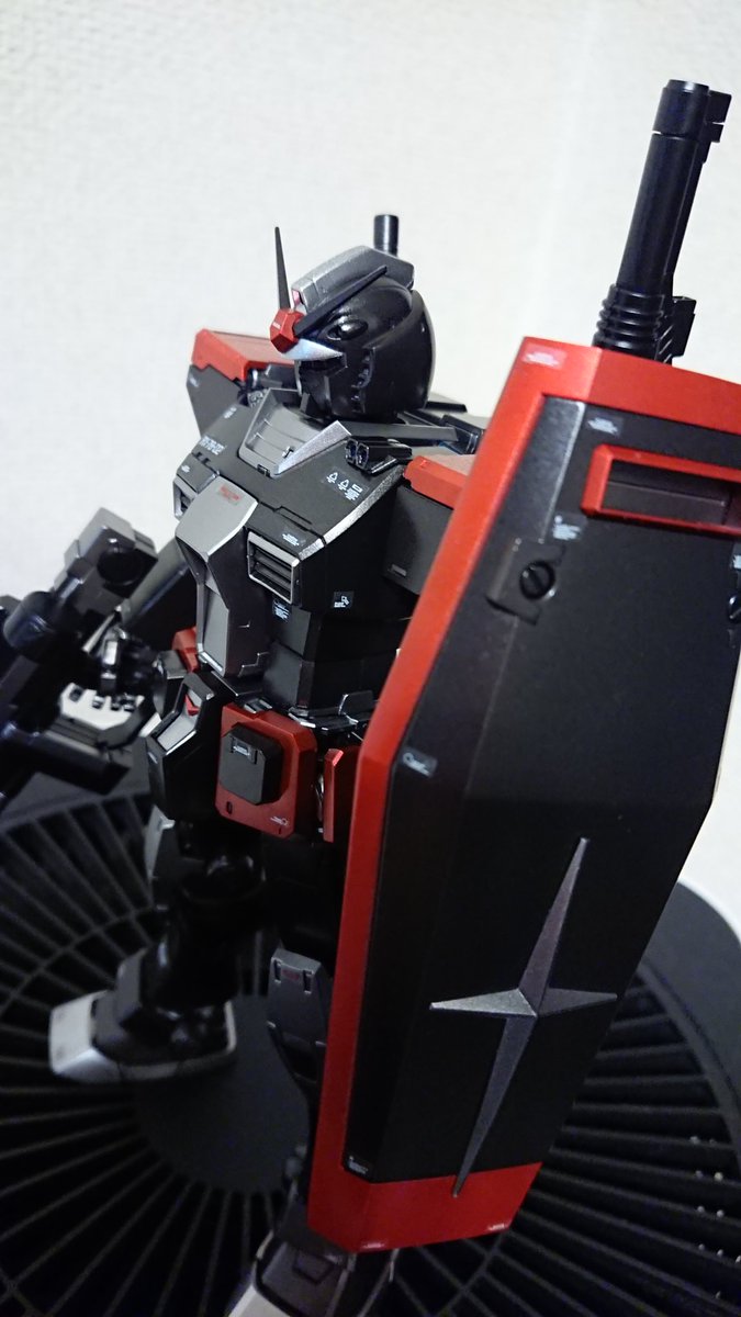 akogarej's tweet photo. 『RX-78-02 BABYMETAL専用ガンダム https://t.co/jhPH0ZBoOQ』完成。
今回の塗装の為に歴代のコスチューム見直したけど、以外と『赤』の構成比が少ないことに驚く。イメージって怖い。 https://t.co/bQE1p3ao5r
