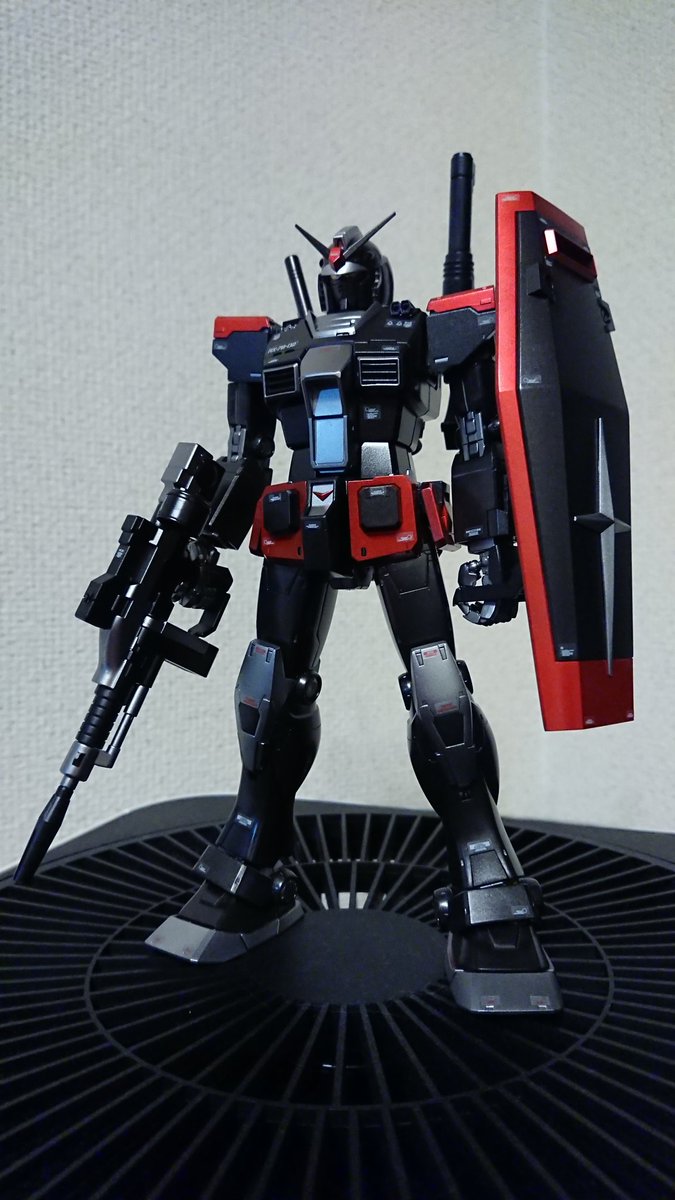 akogarej's tweet photo. 『RX-78-02 BABYMETAL専用ガンダム https://t.co/jhPH0ZBoOQ』完成。
今回の塗装の為に歴代のコスチューム見直したけど、以外と『赤』の構成比が少ないことに驚く。イメージって怖い。 https://t.co/bQE1p3ao5r