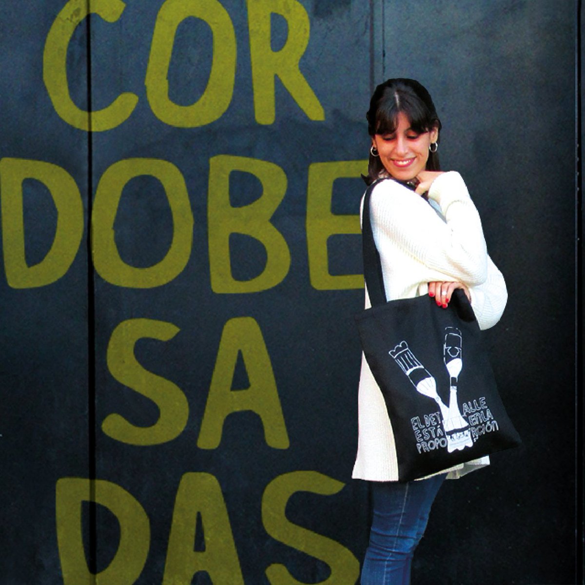 EstudioSimple's tweet image. #CORDOBESADAS en #Totebags
Campaña fusión #SimpleEstudio +@_____gaspar 
Línea de souvernirs que llevan una parte de la identidad popular de Córdoba, plasmada en la selección de los manjares cordobeses #CHORI y #FERNET.
@CulturaMuni @MuniCba
