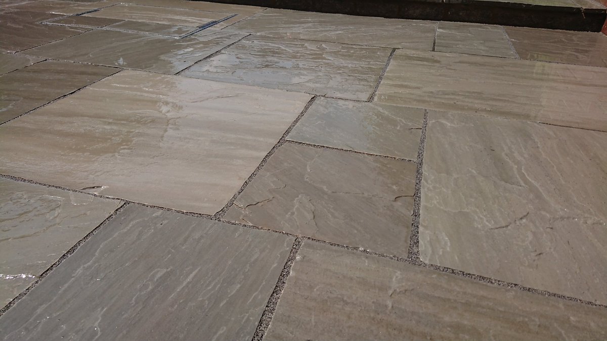 GandJLandscapes's tweet photo. This is one of our favourite sandstones 'Kandla Grey' laid in mixed sizes 😲 Paving from @Smevwack @markhollywood83 @SandstoneUK and the jointing compound from @JointTec 👍 #Landscaping #Nottingham #Creatingyourperfectspace https://t.co/ACv8ewCRCD https://t.co/6p0tuwsmo1 https://t.co/gJNt8j7BKf