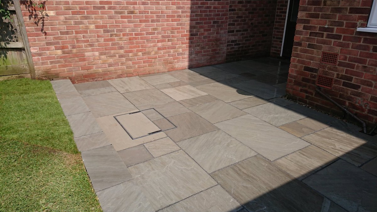 This is one of our favourite sandstones 'Kandla Grey' laid in mixed sizes 😲 Paving from <a href="/Smevwack/">Sam Smethurst</a> @markhollywood83 <a href="/SandstoneUK/">Cheshire Sandstone</a> and the jointing compound from <a href="/JointTec/">JointTec</a> 👍 #Landscaping #Nottingham #Creatingyourperfectspace Facebook.com/gandjlandscapes gandjlandscapes.co.uk