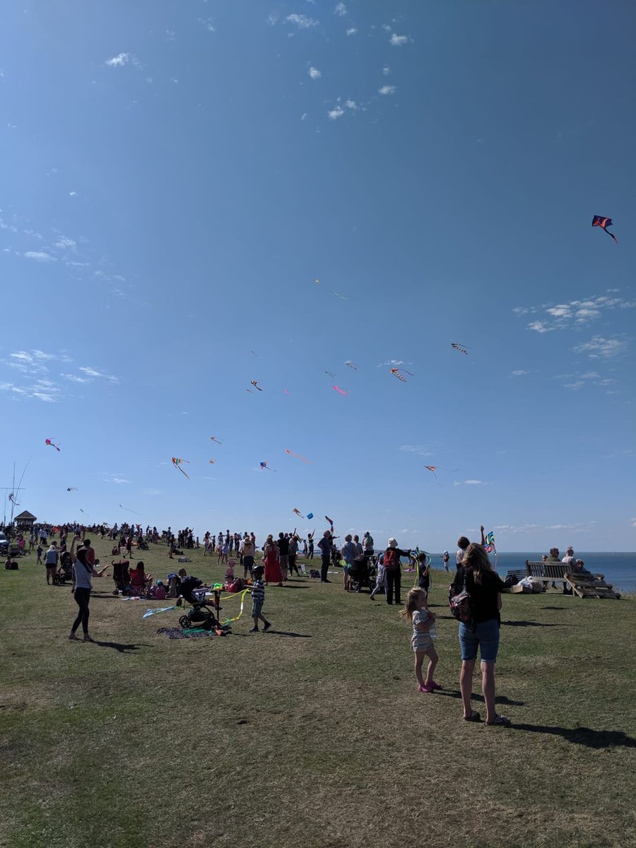 The perfect afternoon to join the Whitstable Oyster Festival’s last activity for this year - let’s fly a kite! 🎏 Have fun everyone! #WOF19