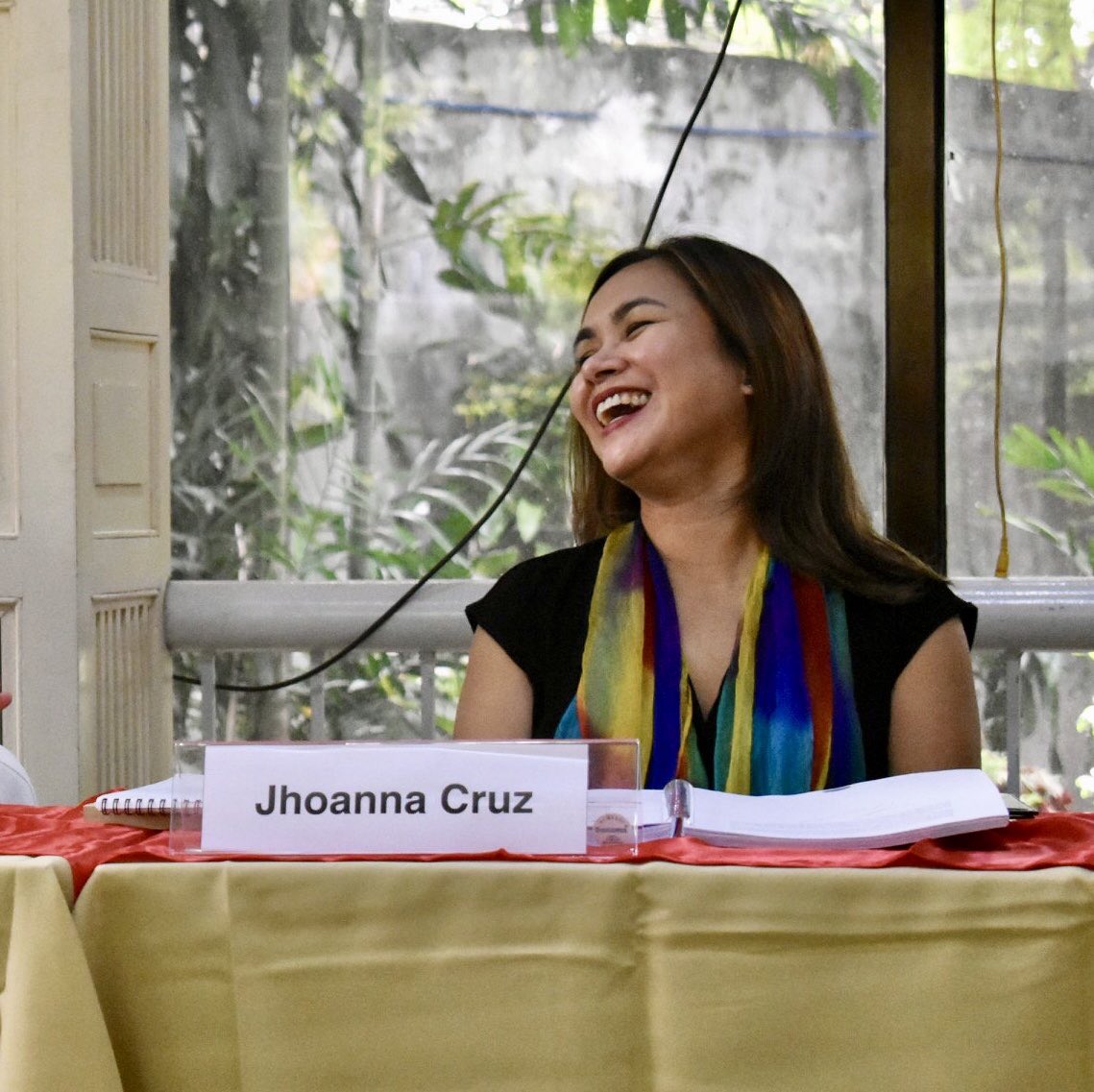 JhoannaLynnCruz's tweet photo. Just proof of life. Dissertating to death while also trying to function as panelist in the GlobalGrace-UP Diliman #LGBTQ Writers Workshop has brought me to the brink of madness and collapse. It’s all good though. Truly. 🏳️🌈 Para sa #Lesbayan! #QueerNation 😊 https://t.co/1sz75BfdfI