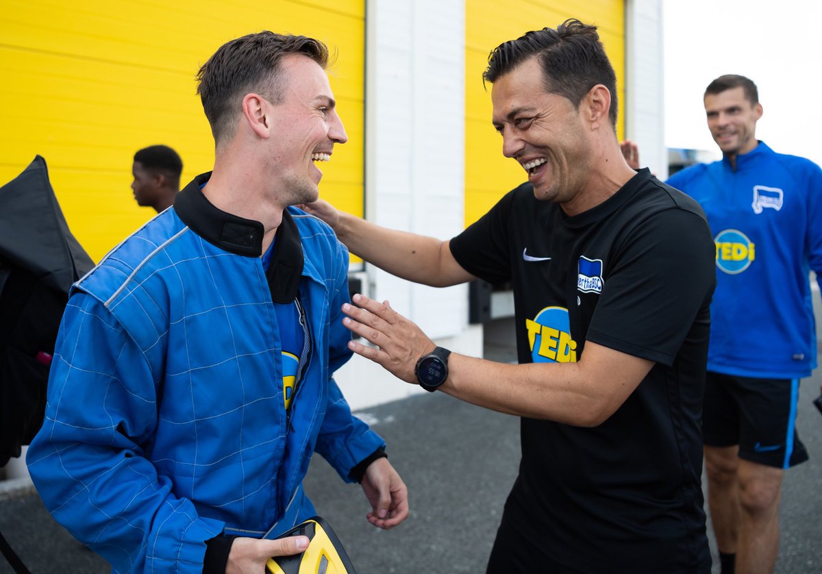 „Am Ende bin ich nur noch gegen die Uhr gefahren“, sagte Vladimir Darida, Gewinner des großen Preises von Stegersbach. Unsere 6️⃣ deklassiertes seine Kollegen und sicherte sich ganz ungefährdet den Sieg. 🏆🥇 #BSCimBurgenland #hahohe