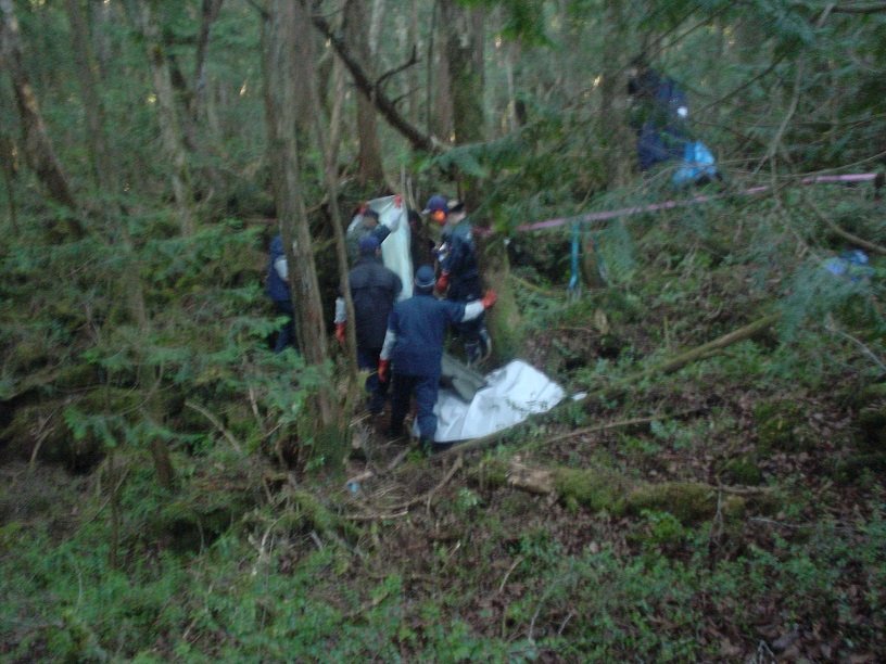 栗原 亨 廃墟explorer管理人 No Twitter 樹海explorer その5 1 祝ってやるの樹近くの ママもう生きていけないテント これも有名だった 2 樹海に転がる 全裸女性の遺体 ビニール製 3 樹海に落ちている財布 湿気で札が 内部にプリントされている 4 栗原 亨 廃墟explorer管理人 No Twitter 樹海explorer その5 1 祝ってやるの樹近くの ママもう生きていけないテント これも有名だった 2 樹海に転がる 全裸女性の遺体 ビニール製 3 樹海に落ちている財布 湿気で札が 内部にプリントされている 4