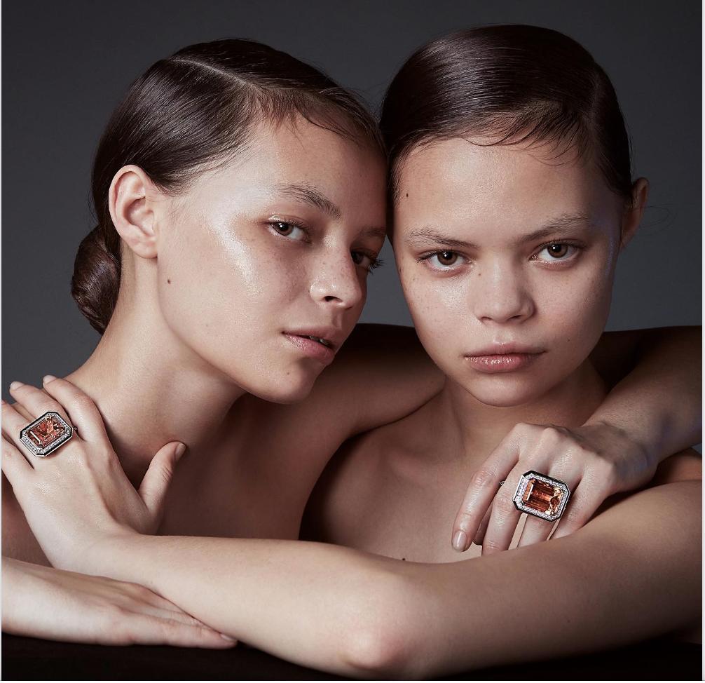 Loft_Studios's tweet image. If you're a fan of fancy jewels and run out of fingers, take a tip from photographer #StevenChee and photograph them in a models hair! Shot for @VanityFair Words by @WordsByDarling