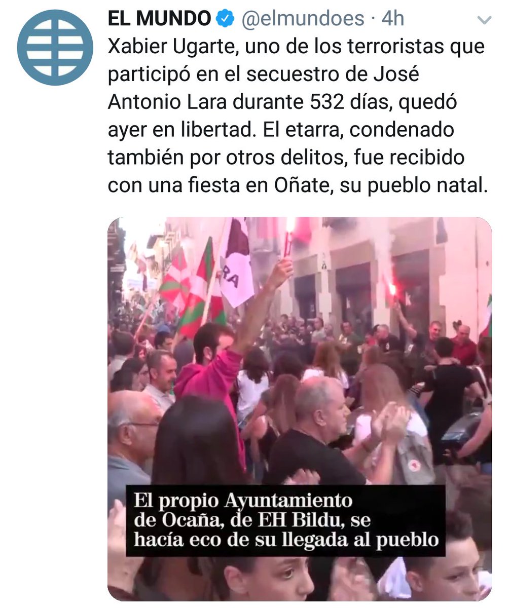 Landerlandia's tweet photo. Gracias @elmundoes por estos momenticos. Besarkada iraultzaile bat Ocaña herriko bildukide guztiei.
Ocaña is #Okain and I think is beautiful 😆 https://t.co/DFkzcPuvZe