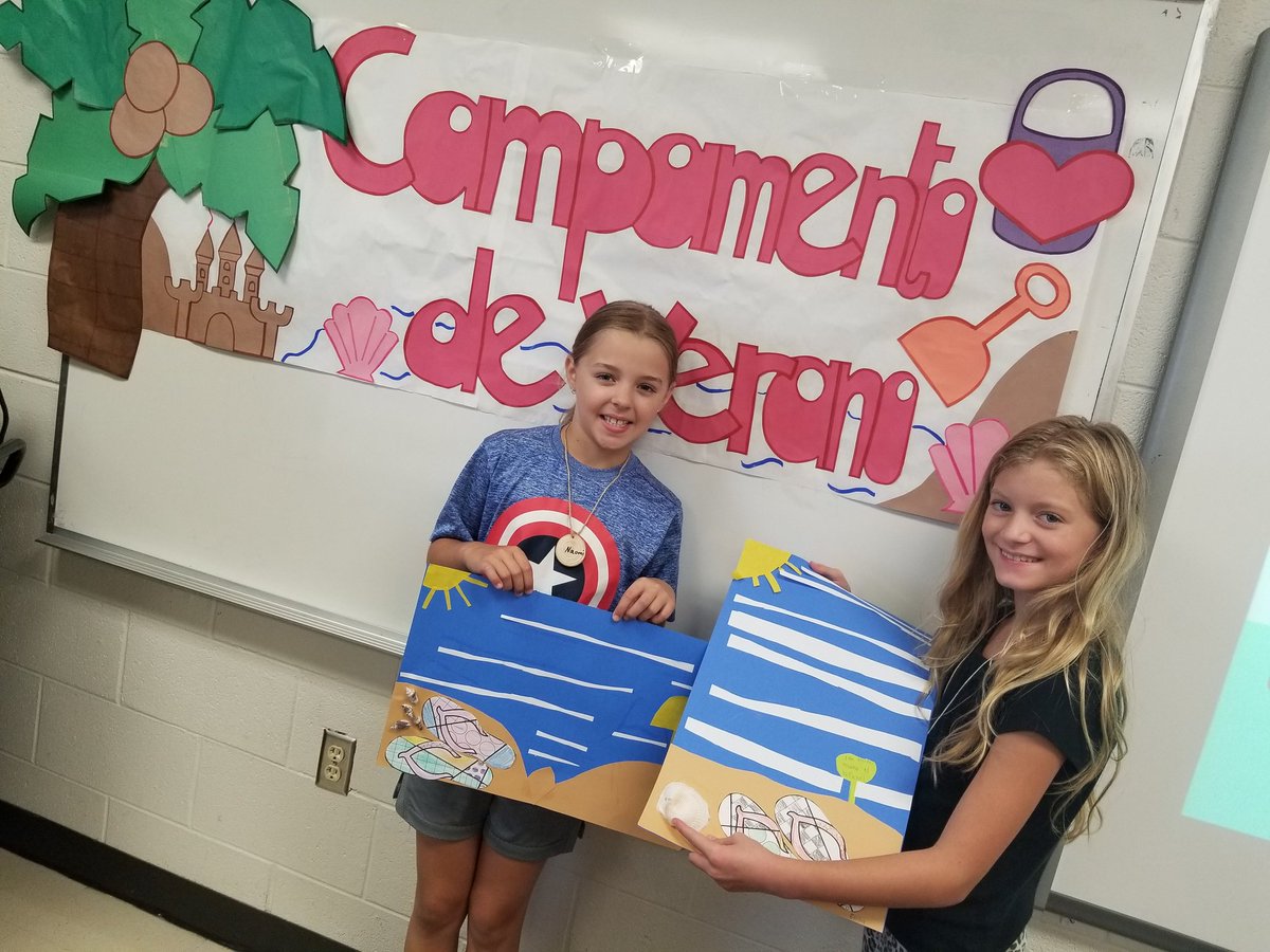 LizaSpeece's tweet image. Marionettes, face painting and other arts and crafts to support language! #DLIcamp2019 @LOWLT