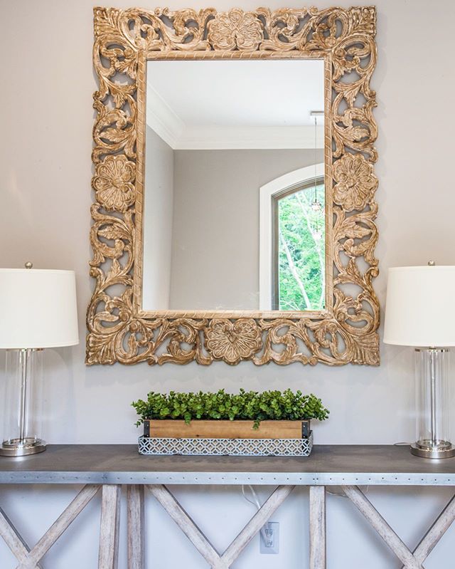 fuchsia_design's tweet photo. Sometimes, all a space needs is a single statement piece to feel special. #sodomino #myoklstyle #simplystyled #rueathome #bhghome #elledecor #homewithrue #vogueliving #smploves #myhautehome #styleathome #traditionalhome #makehomeyours #finditstyleit #cur… https://t.co/zs9dXB9GzO https://t.co/FchqD2Zsfo