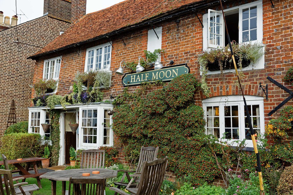 We're looking forward to dancing as guests of <a href="/WhitchurchMorr1/">Whitchurch Morris</a>, together with @ETCMorris at the Half Moon, Wilstone HP23 4PD on Tuesday, 30th at 8pm - Come along and join us - What better way to spend a #Summer evening?