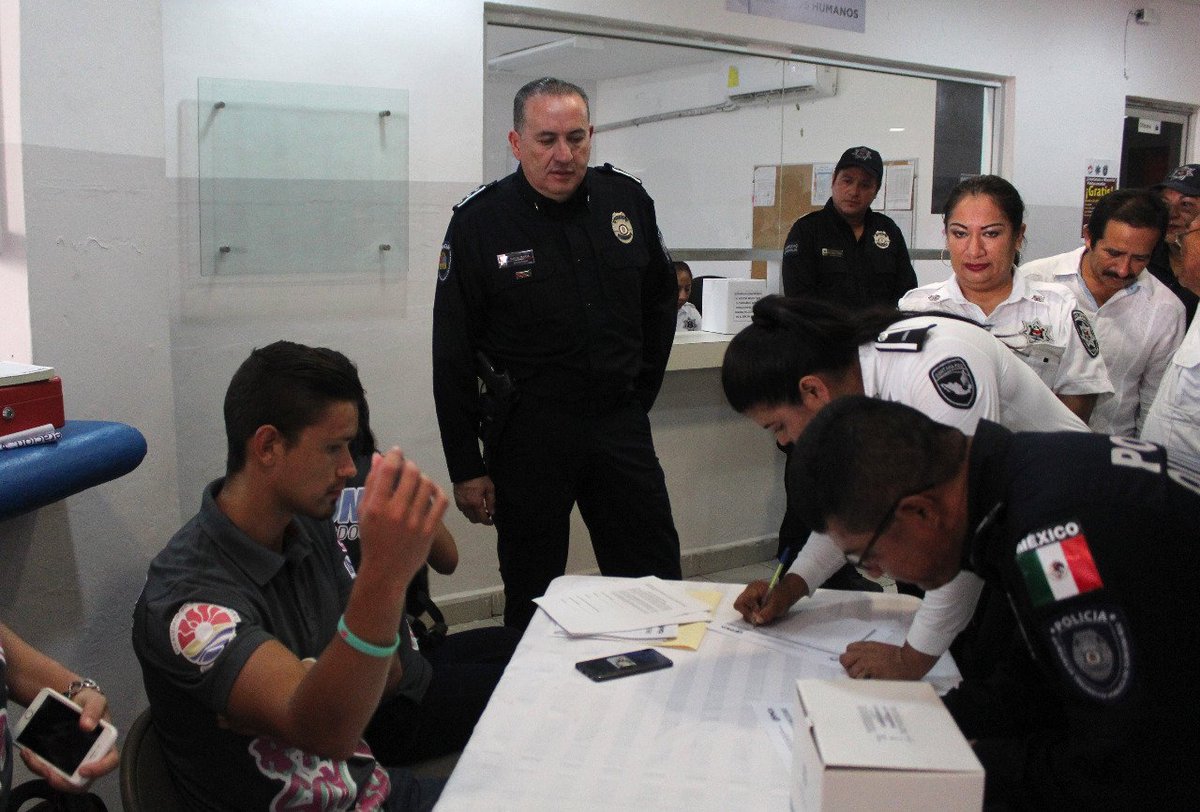 PoliciadeCancun's tweet photo. Elementos de la #PolicíaQuintanaRoo se realizaron la prueba #Antidoping como parte del programa #YoNoSoyCómplice que realiza el @IMCABJ.

#Transparencia
#SeguridadCiudadana

@AytoCancun @MaraLezama https://t.co/ox9AL6HAS6