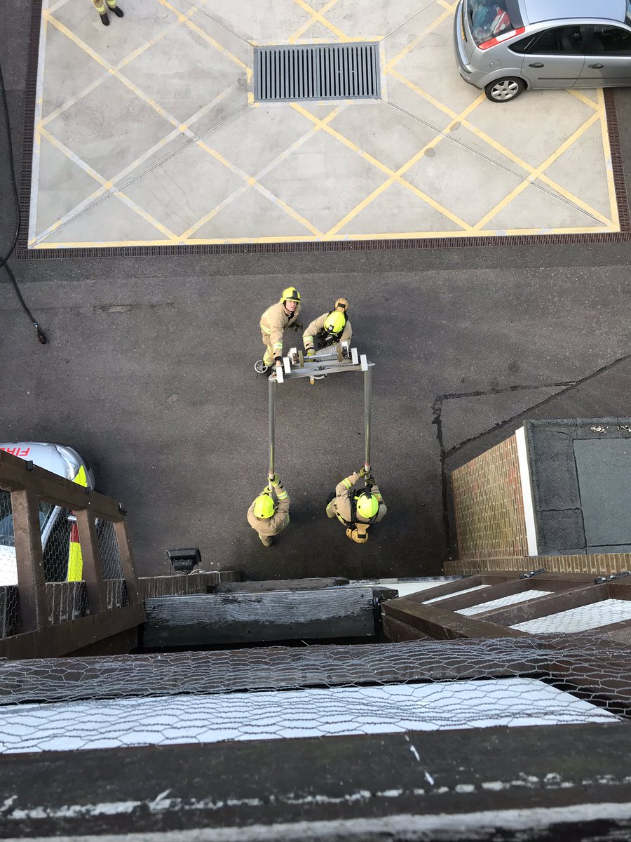 PhilbySteve's tweet photo. Training for @Station_50 tonight simulated flat fire with rescue from third floor and improvised ladders #trainready #community https://t.co/Otd3t9HEqL