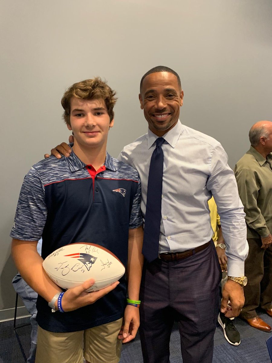 crimsonF3's tweet photo. @GDougSII Getting to meet Pats Alumni https://t.co/RcIE4iIRpv