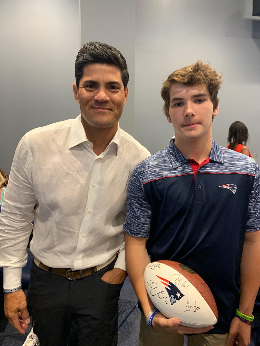 crimsonF3's tweet photo. @GDougSII Getting to meet Pats Alumni https://t.co/RcIE4iIRpv